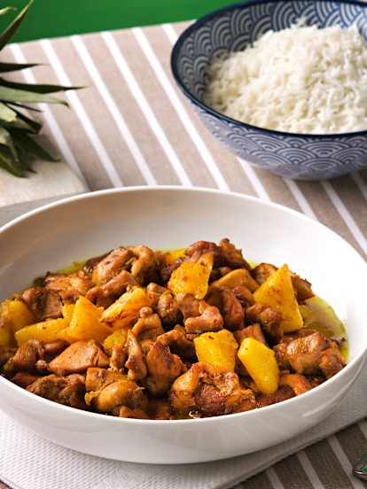 Pollo con piña al curry en papillote