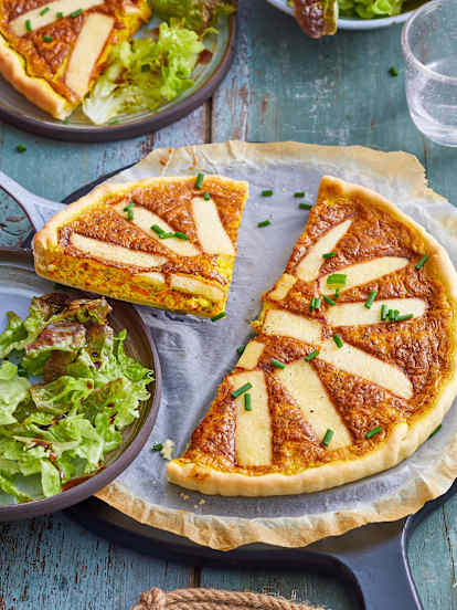Quiche au potimarron, fromage à raclette et herbes