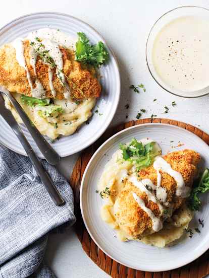 Pollo con costra de parmesano y crema de limón