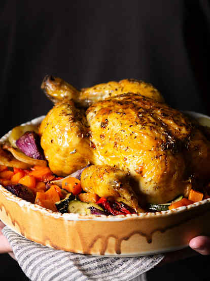 Gebratenes Poulet auf Most-Gemüse