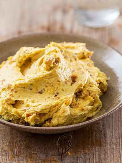 Dattel-Curry-Dip