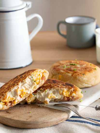 High protein kapsa se sýrem, slaninou a míchanými vejci