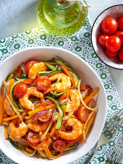 Insalata di gamberi con verdure croccanti