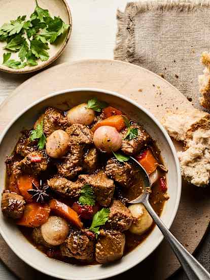 Goulash picante con cerveza negra