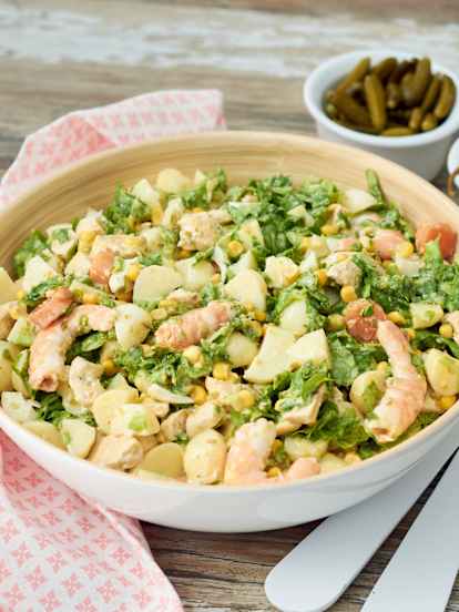 Ensaladilla de patata, pollo y langostinos