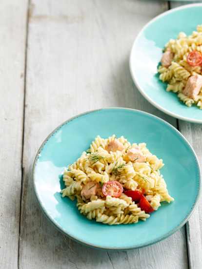 Fusilli com salmão fresco e maionese
