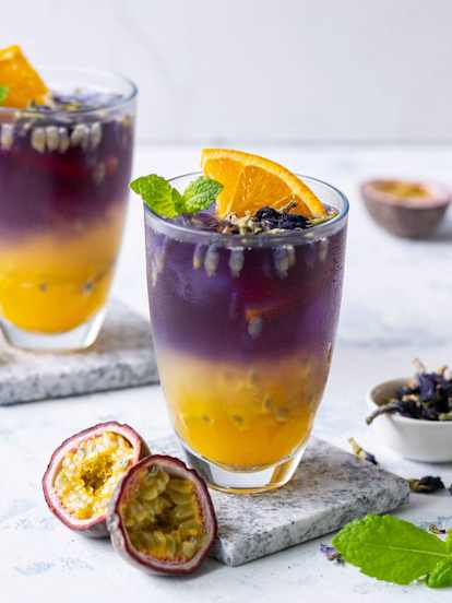 Mocktail met Blauwe Thee en Passievrucht
