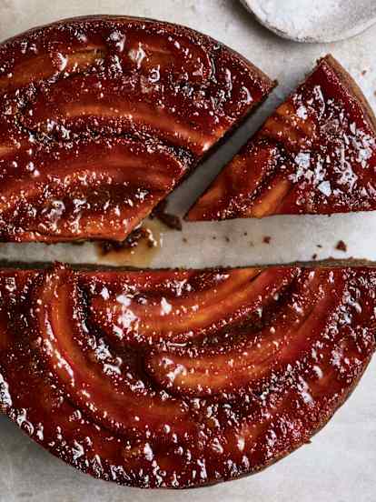 Sticky banana upside-down cake