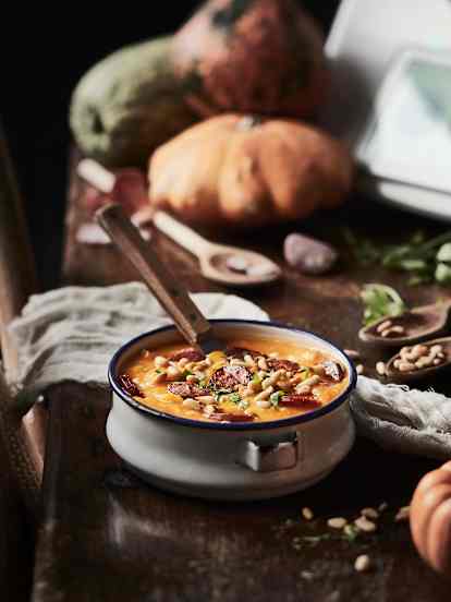 Soupe de courge, petites pâtes et chorizo
