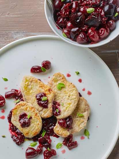 Scaloppine di maiale con salsa alle ciliegie