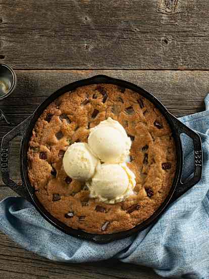 Skillet Chocolate Chip Cookie