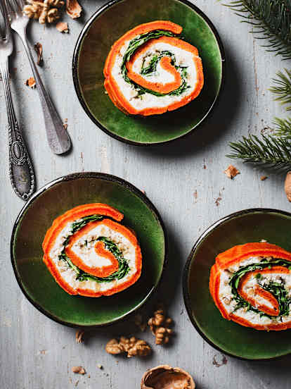 Rollo de piquillo con rúcula y nueces