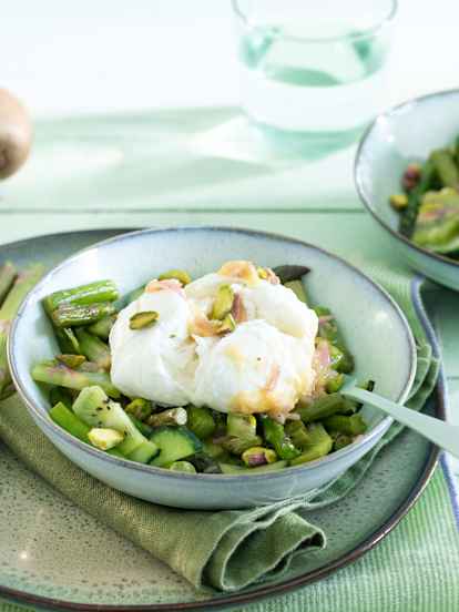 Ensalada de esparragos con pistaches y mozzarella