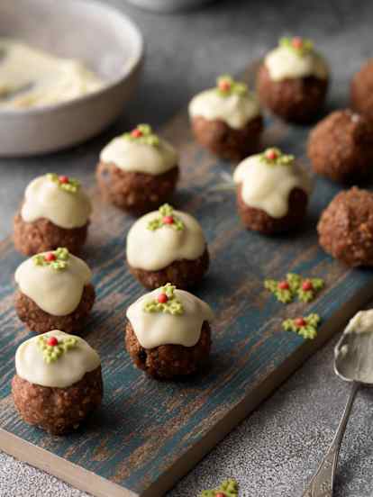 Christmas Pudding Tiffin Balls