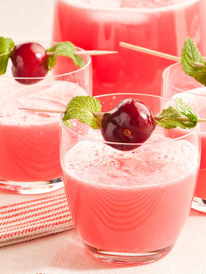 Refresco de cerezas y limón