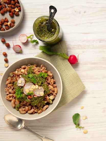 Radieschenblätterpesto mit Haselnüssen