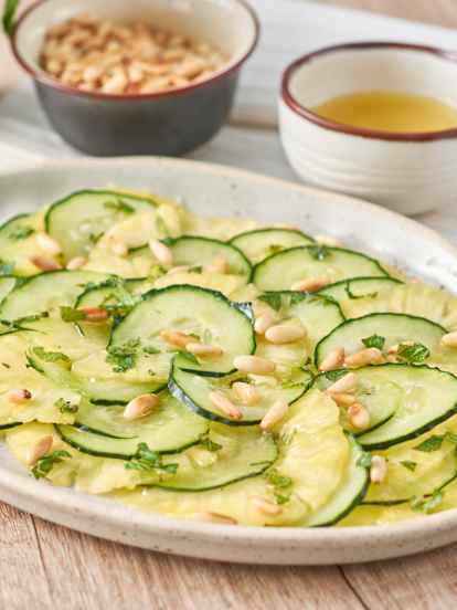 Carpaccio de pepino y piña con vinagreta de miel