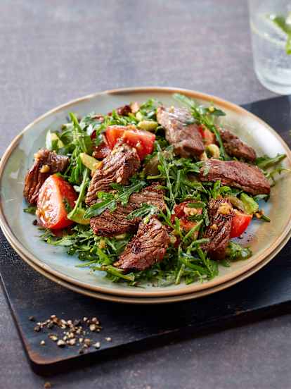 Steak s rukolovým salátem