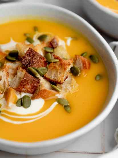 Crema de zapallo con puerro y naranja