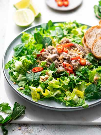 Ensalada con ternera al lemon grass