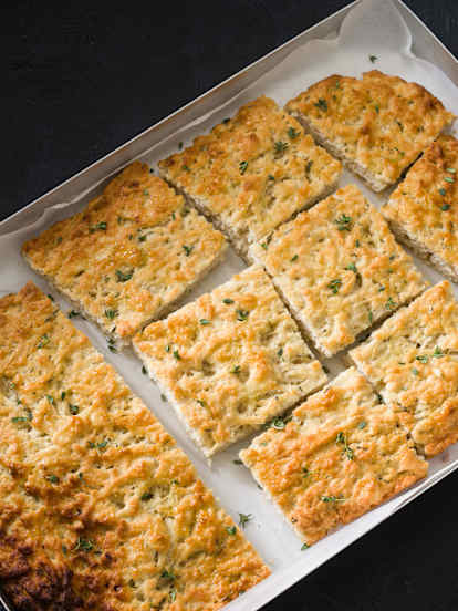 Focaccia con manzana al tomillo