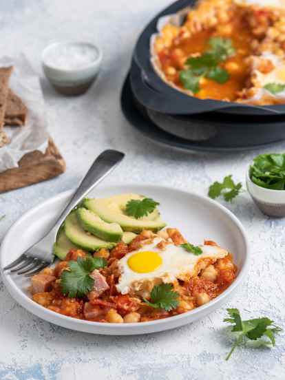 Shakshuka z ciecierzycą i boczkiem na Varomie