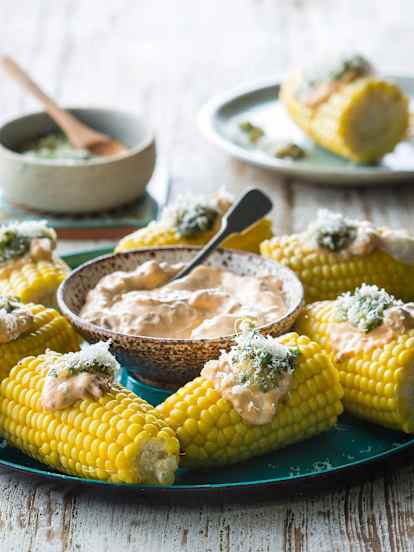 Gestoomde maïs met chipotle mayonaise en koriander salsa