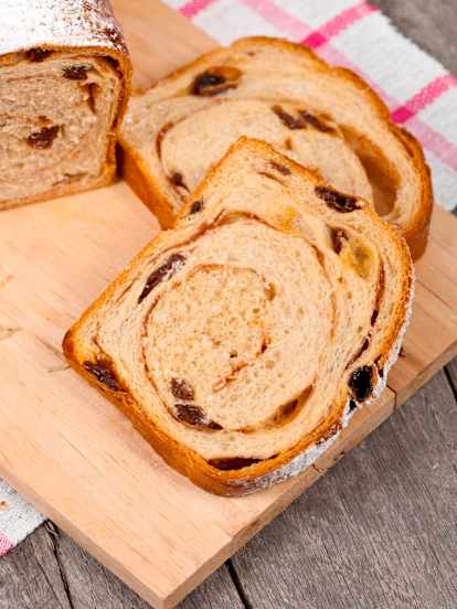Pão de canela e passas com descarte de massa-mãe