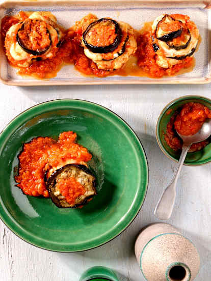 Μελιτζάνες στον ατμό με σάλτσα ντομάτας