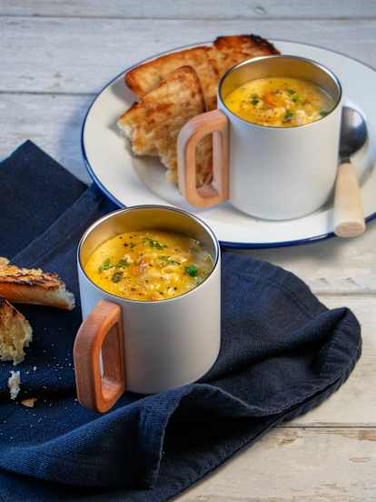 Σούπα με κοτόπουλο και λαχανικά ("hug in a mug" soup)