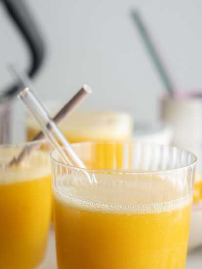 Bebida de mango, durazno y piña