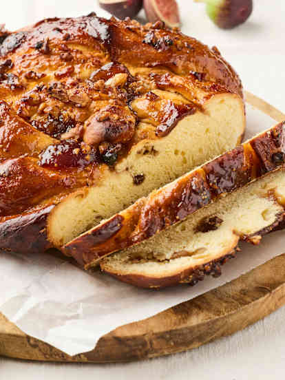 Brioche met vijgenconfituur en walnoten