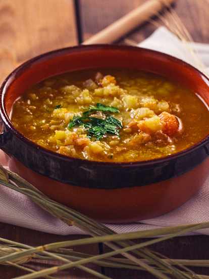 Dinkelsuppe nach Bauernart