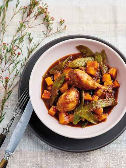 Frango guisado com batata-doce e ervilha