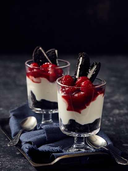 Cheesecake με γιαούρτι, μασκαρπόνε και μαρμελάδα βατόμουρο