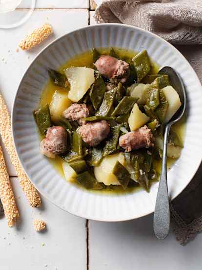 Judías verdes con patata y butifarra