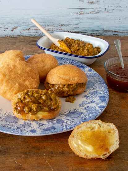 Vetkoek (fet-cook)