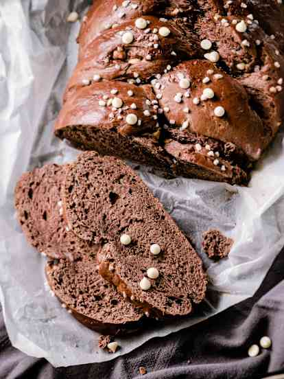 Brioche met Cacao en Witte-Chocoladestukjes