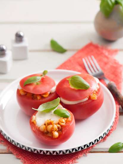 Pomidory faszerowane makaronem z mozzarellą