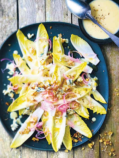Salade d'endives au bleu, vinaigrette crémeuse