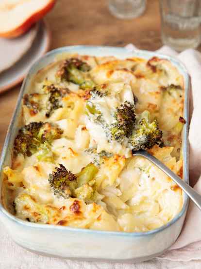 Gratinado de brócoli, pera y pasta con queso azul