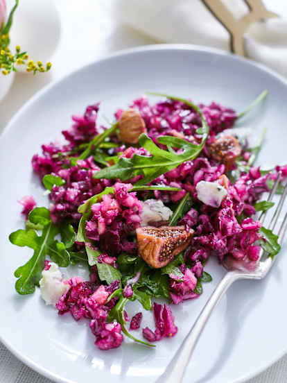 Rotkabissalat mit Feigen und Gorgonzola