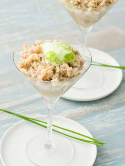 Tartar de bonito con espuma de cebollino