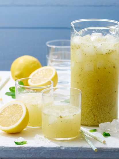 Citronnade à la menthe et au miel
