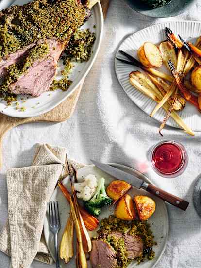 Roast lamb with vegetables & gravy