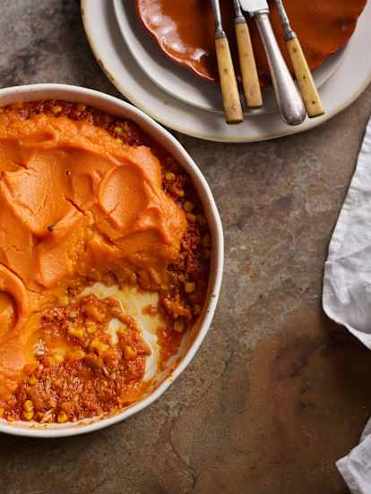 Empadão de atum e molho arrabiata com puré de batata-doce