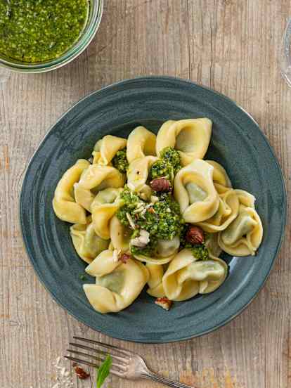 Tortelloni mit Haselnuss-Pesto