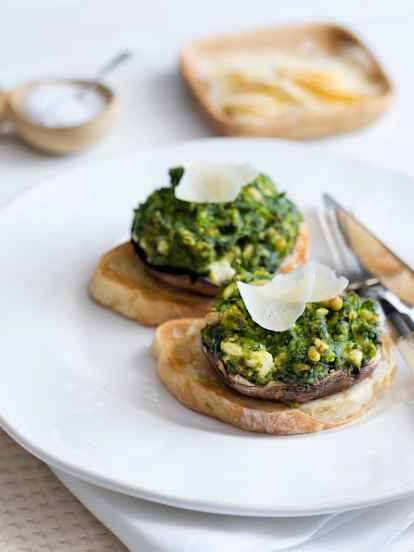 Baked Spinach and Feta Mushrooms