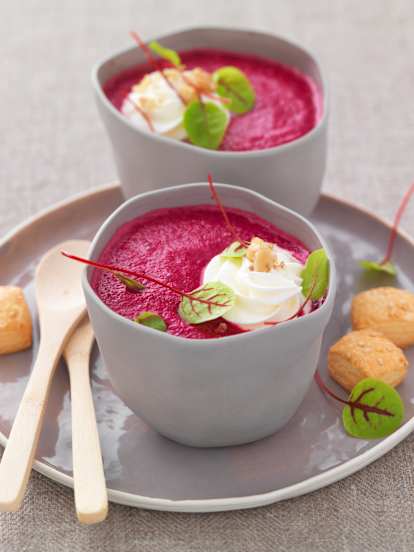 Gaspacho de betterave, mousse de chèvre et noix