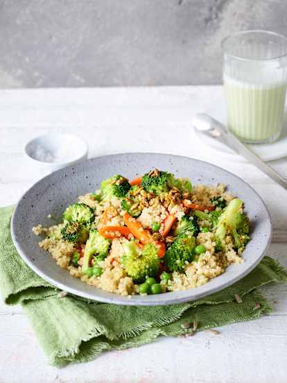 Quinoa-Salat mit Sonnenblumenkernen